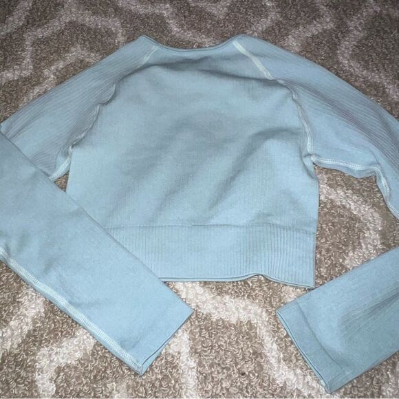 Athletic shirt  - Picture 2 of 3